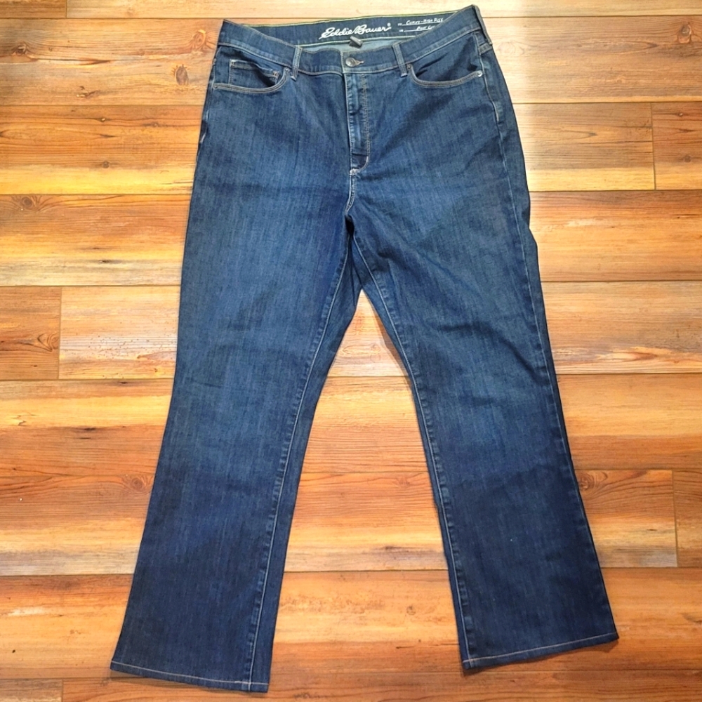 Eddie Baur slightly curvy dark wash jeans